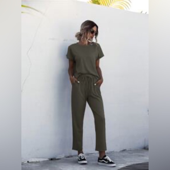 Batwing Sleeve Tee With Drawstring Waist Pants - Picture 3 of 7